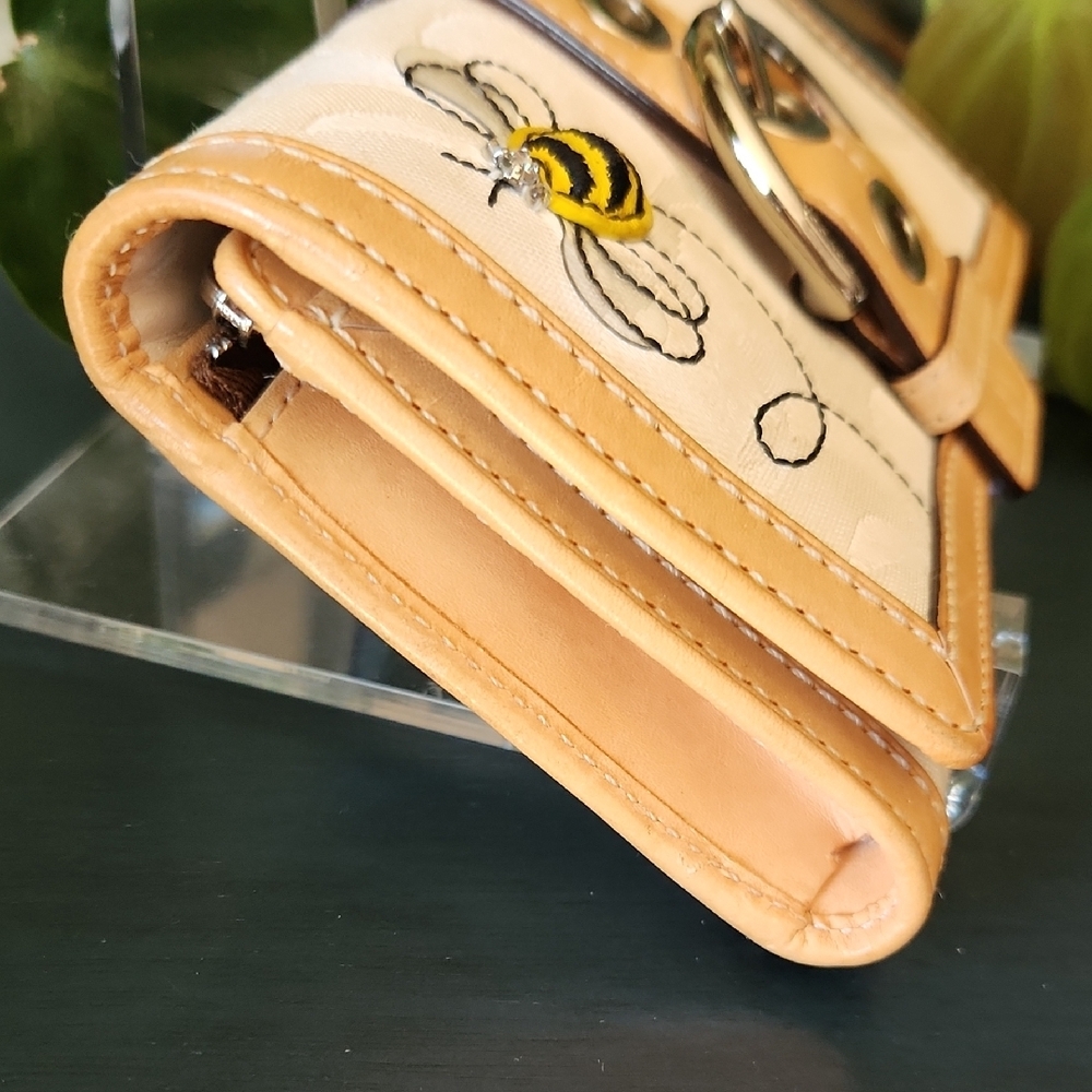 Coach Soho Rare Vintage Bee Wallet EUC - Picture 14 of 16
